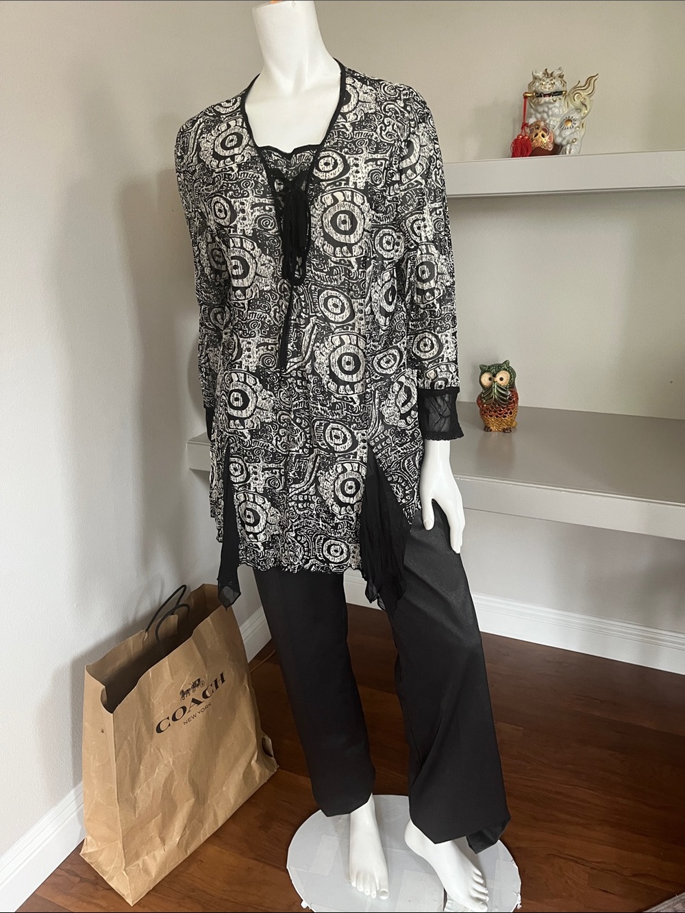 Women's Black & White Printed Lace-Up Tunic wrinkled Fabric.